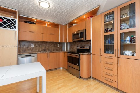 Condominio en alquiler en Sunny Isles Beach, Florida, 2 dormitorios, 99.41 m2 № 1954365 - foto 2