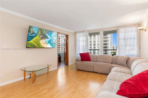 Condominio en alquiler en Sunny Isles Beach, Florida, 2 dormitorios, 99.41 m2 № 1954365 - foto 21