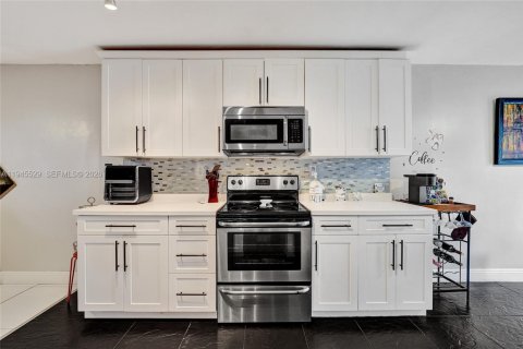 Touwnhouse à Hollywood, Floride 4 chambres, 155.15 m2 № 2085671