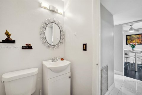 Touwnhouse à vendre à Hollywood, Floride: 4 chambres, 155.15 m2 № 2085671 - photo 8