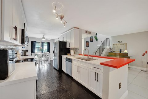 Touwnhouse à vendre à Hollywood, Floride: 4 chambres, 155.15 m2 № 2085671 - photo 22