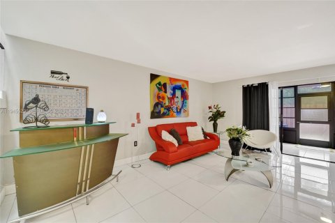 Touwnhouse à vendre à Hollywood, Floride: 4 chambres, 155.15 m2 № 2085671 - photo 29