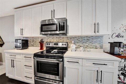 Touwnhouse à vendre à Hollywood, Floride: 4 chambres, 155.15 m2 № 2085671 - photo 18