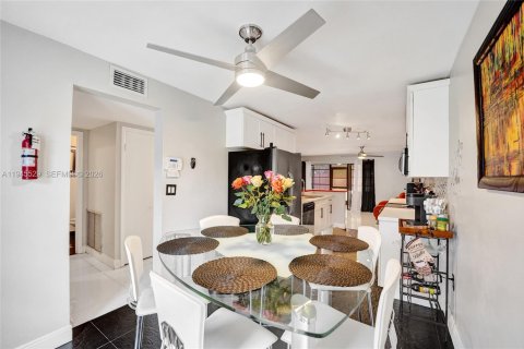 Touwnhouse à vendre à Hollywood, Floride: 4 chambres, 155.15 m2 № 2085671 - photo 13