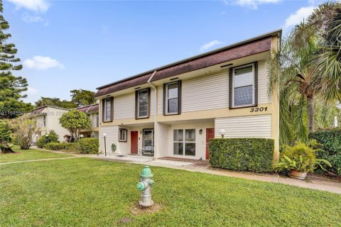 Touwnhouse à vendre à Hollywood, Floride: 4 chambres, 155.15 m2 № 2085671 - photo 3
