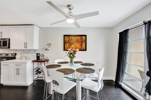 Touwnhouse à vendre à Hollywood, Floride: 4 chambres, 155.15 m2 № 2085671 - photo 11