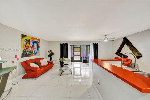 Touwnhouse à vendre à Hollywood, Floride: 4 chambres, 155.15 m2 № 2085671 - photo 24