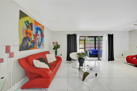 Touwnhouse à vendre à Hollywood, Floride: 4 chambres, 155.15 m2 № 2085671 - photo 30