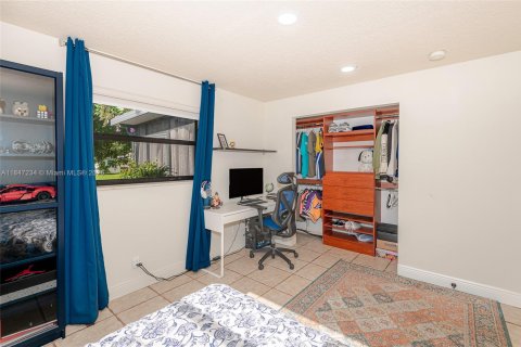 House in Cooper City, Florida 3 bedrooms, 123.65 sq.m. № 1845717 - photo 16