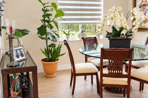 Touwnhouse à louer à Miami, Floride: 3 chambres, 155.89 m2 № 2385015 - photo 15