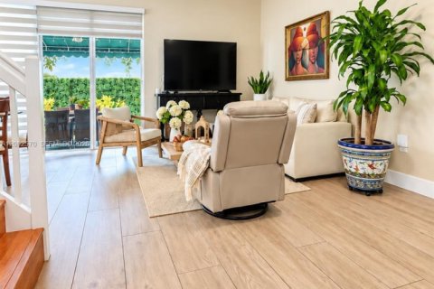 Touwnhouse à louer à Miami, Floride: 3 chambres, 155.89 m2 № 2385015 - photo 13