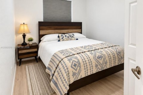 Touwnhouse à louer à Miami, Floride: 3 chambres, 155.89 m2 № 2385015 - photo 5