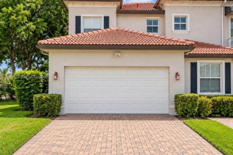 Touwnhouse à louer à Miami, Floride: 3 chambres, 155.89 m2 № 2385015 - photo 8