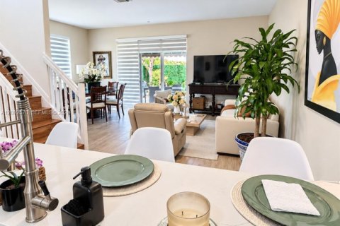 Touwnhouse à louer à Miami, Floride: 3 chambres, 155.89 m2 № 2385015 - photo 18