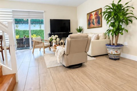 Touwnhouse à louer à Miami, Floride: 3 chambres, 155.89 m2 № 2385015 - photo 23
