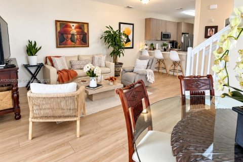 Touwnhouse à louer à Miami, Floride: 3 chambres, 155.89 m2 № 2385015 - photo 20