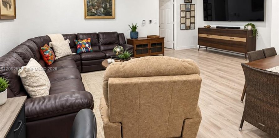 Touwnhouse à Miami, Floride 3 chambres, 155.89 m2 № 2385015