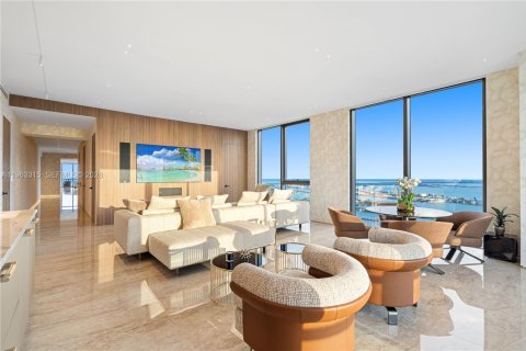 Condo in Miami, Florida, 4 bedrooms  № 2025533 - photo 26