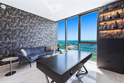 Condo in Miami, Florida, 4 bedrooms  № 2025533 - photo 22