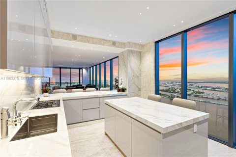 Condo in Miami, Florida, 4 bedrooms  № 2025533 - photo 19