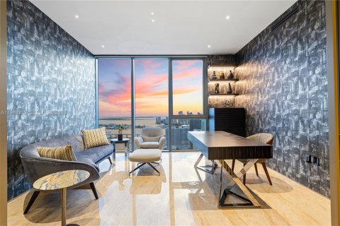 Condo in Miami, Florida, 4 bedrooms  № 2025533 - photo 23