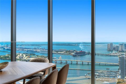 Condo in Miami, Florida, 4 bedrooms  № 2025533 - photo 4