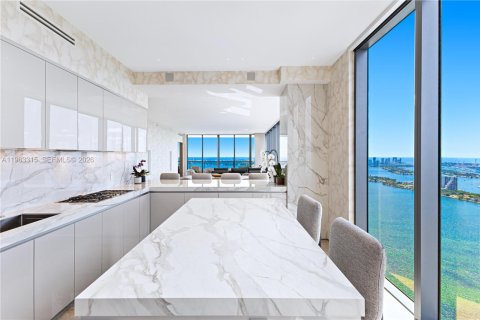 Condo in Miami, Florida, 4 bedrooms  № 2025533 - photo 17