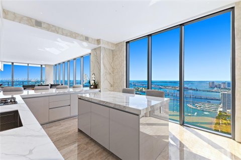 Condo in Miami, Florida, 4 bedrooms  № 2025533 - photo 16