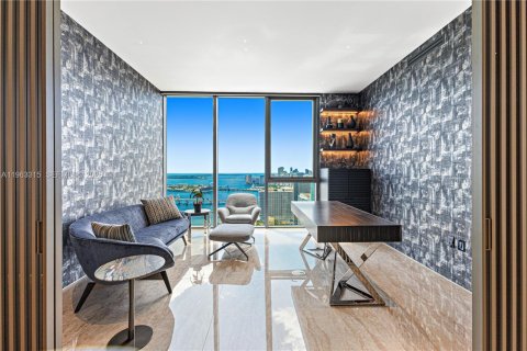 Condo in Miami, Florida, 4 bedrooms  № 2025533 - photo 21