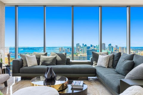 Condo in Miami, Florida, 4 bedrooms  № 2025533 - photo 2