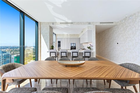 Condo in Miami, Florida, 4 bedrooms  № 2025533 - photo 12