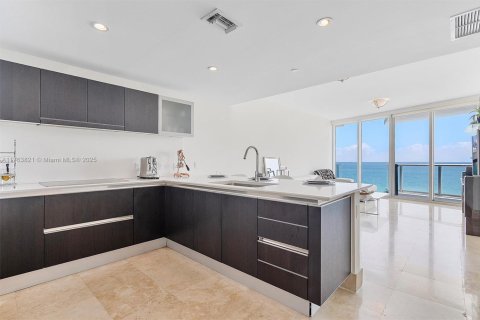 Copropriété à vendre à Sunny Isles Beach, Floride: 1 chambre, 80.08 m2 № 1579864 - photo 15