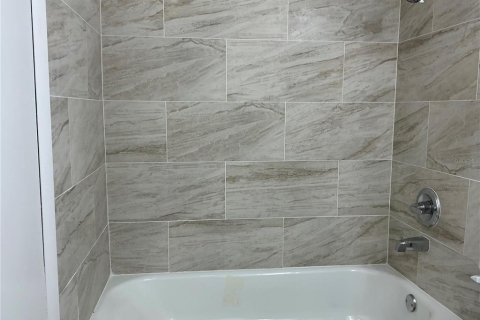 Condo in Wildwood, Florida, 3 bedrooms  № 1853699 - photo 20
