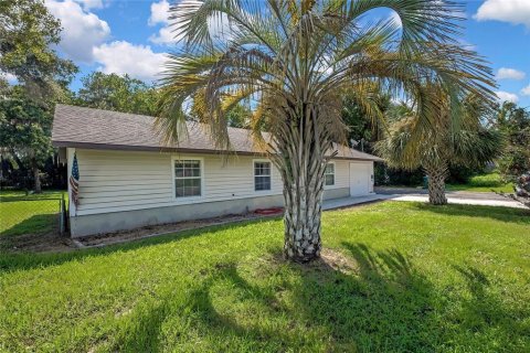 House in Homosassa, Florida 3 bedrooms, 93.65 sq.m. № 2395917 - photo 3