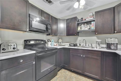 House in Homosassa, Florida 3 bedrooms, 93.65 sq.m. № 2395917 - photo 8