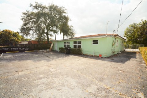 Commercial property in North Miami Beach, Florida № 1962568 - photo 18