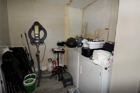 Commercial property in North Miami Beach, Florida № 1962568 - photo 15