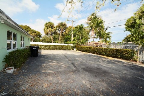 Commercial property in North Miami Beach, Florida № 1962568 - photo 17