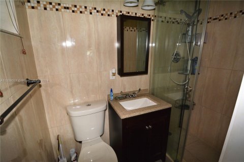 Commercial property in North Miami Beach, Florida № 1962568 - photo 13