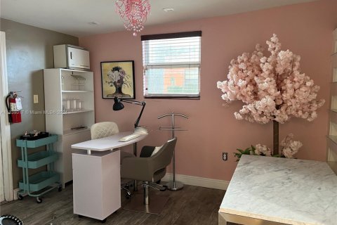 Commercial property in North Miami Beach, Florida № 1962568 - photo 7