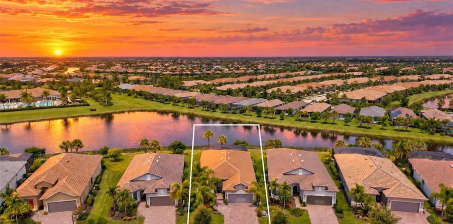 Casa en Venice, Florida 3 dormitorios, 195.84 m2 № 2355840