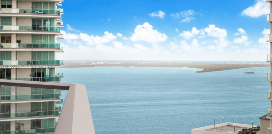 Кондоминиум с 2 спальнями в Майами, Флорида № 1976483