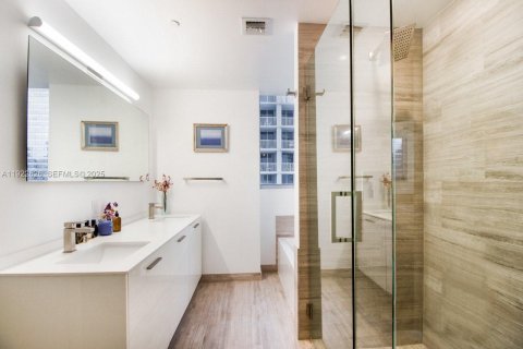 Снять в аренду кондоминиум в Майами, Флорида 2 спальни, 92.62м2, № 1976483 - фото 8