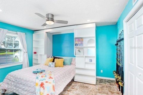 Condo in Saint Petersburg, Florida, 2 bedrooms  № 2144594 - photo 11