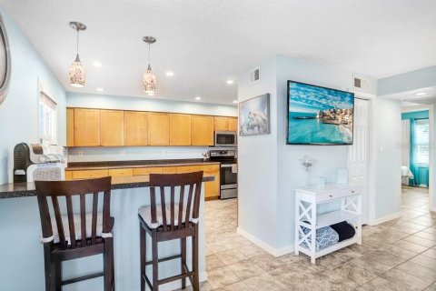 Condo in Saint Petersburg, Florida, 2 bedrooms  № 2144594 - photo 5