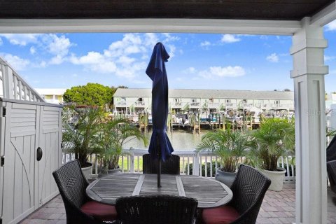 Condo in Saint Petersburg, Florida, 2 bedrooms  № 2144594 - photo 14