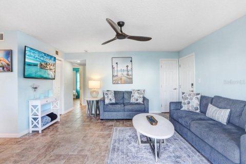Condo in Saint Petersburg, Florida, 2 bedrooms  № 2144594