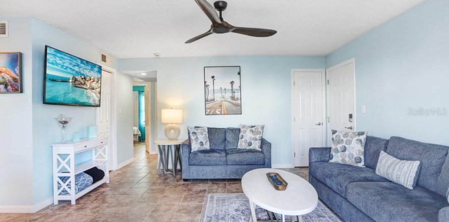 Condo in Saint Petersburg, Florida, 2 bedrooms  № 2144594