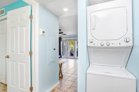 Condo in Saint Petersburg, Florida, 2 bedrooms  № 2144594 - photo 12