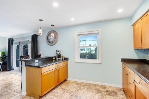 Condo in Saint Petersburg, Florida, 2 bedrooms  № 2144594 - photo 7